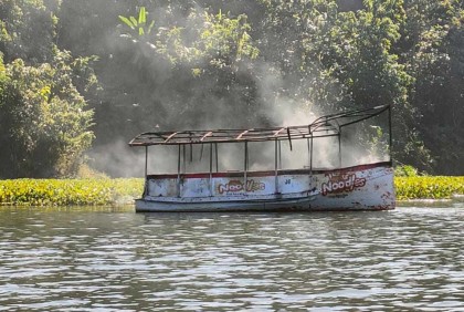 কাপ্তাই হ্রদে ট্যুরিস্ট বোটে দুর্বৃত্তের আগুন