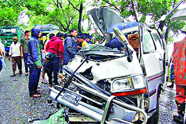 অক্টোবরে সড়কে ঝরেছে ৪৩৭ প্রাণ