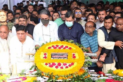 বঙ্গবন্ধুর প্রতিকৃতিতে যুবলীগের শ্রদ্ধা 