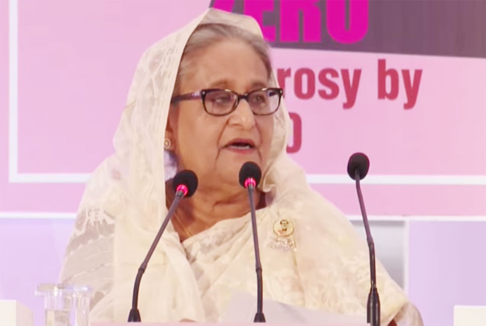 খালেদা জিয়া প্রধানমন্ত্রী হয়েই কমিউনিটি ক্লিনিক বন্ধ করেন : শেখ হাসিনা

