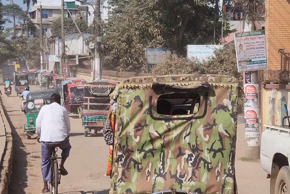 নেত্রকোনা শহরে নেই অবরোধের প্রভাব, আটক ৩