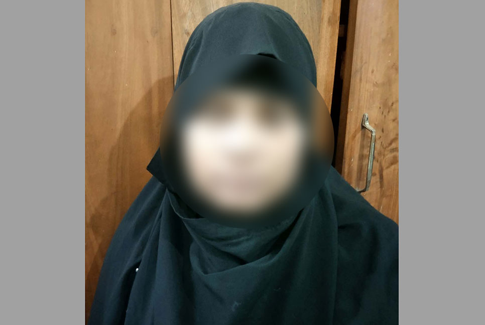 বগুড়ায় নারী পকেটমার আটক