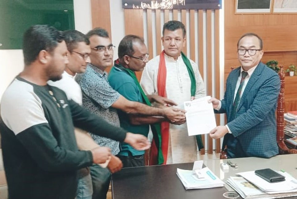 বিএনপির মহাসমাবেশে পুলিশ হত্যার বিচারের দাবিতে মানববন্ধন