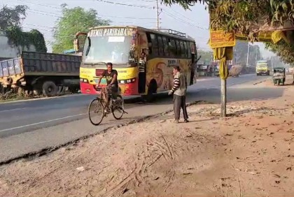 কুষ্টিয়ায় দূরপাল্লার সব রুটে বাস চলছে