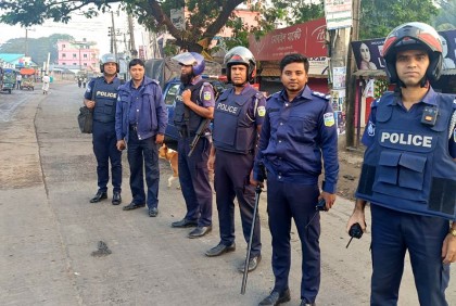 হালুয়াঘাটে অবরোধ ঘিরে পুলিশের কঠোর অবস্থান