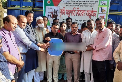 ধুনটে কৃষি যন্ত্রপাতি বিতরণ