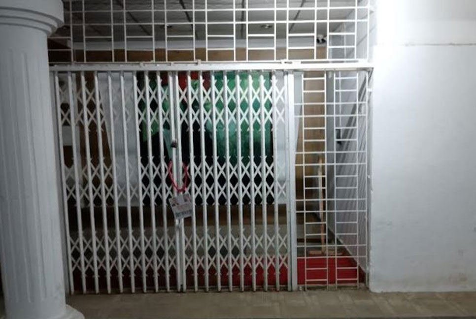 অবরোধে চবির প্রশাসনিক ভবনে ছাত্রদলের তালা