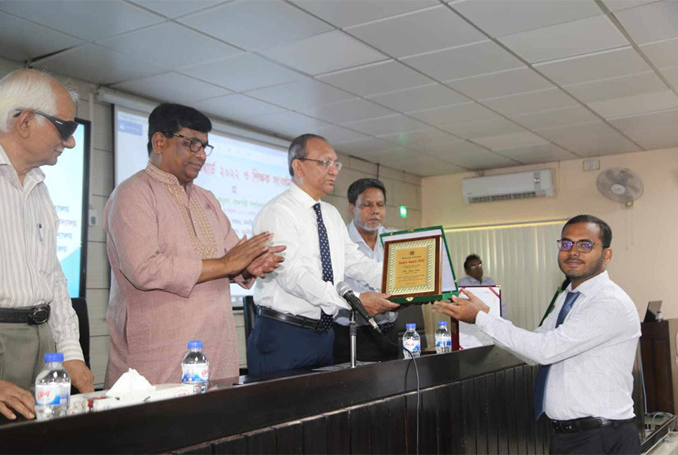 রাবি জীববিজ্ঞান অনুষদের ডীনস অ্যাওয়ার্ড প্রদান