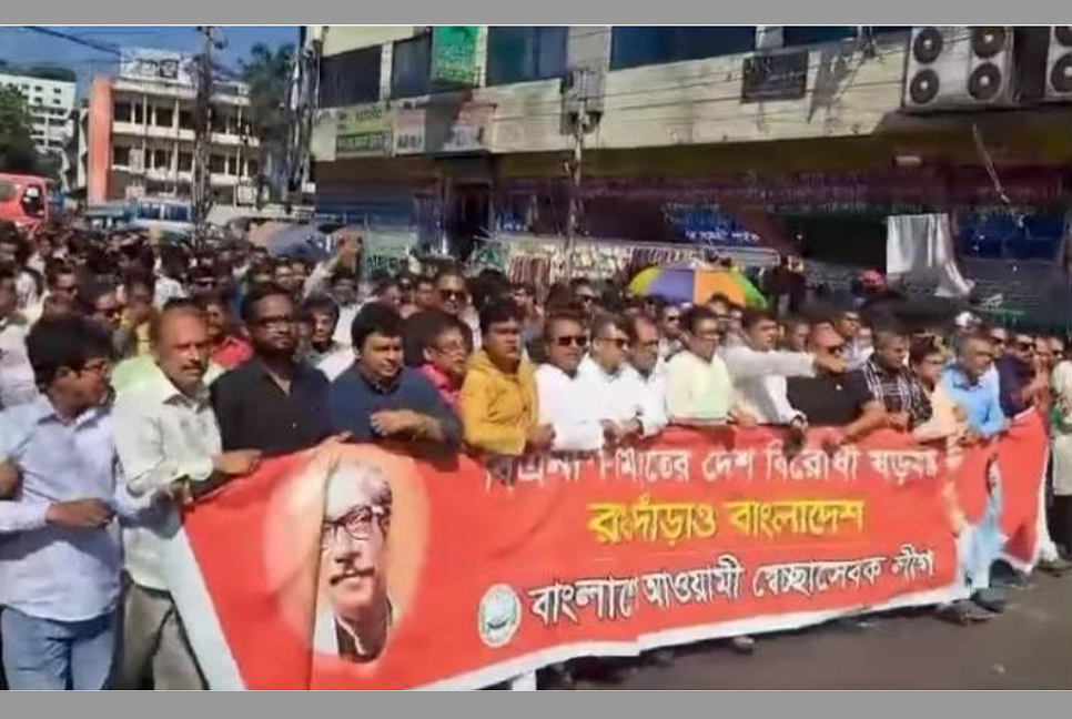 অবরোধের প্রতিবাদে রাজধানীতে স্বেচ্ছাসেবক লীগের মিছিল 

