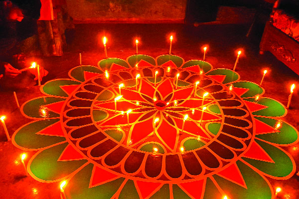 সারা দেশে দীপাবলি উৎসব উদযাপিত
