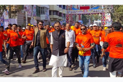 কয়েক হাজার কর্মী নিয়ে জনসভায় যোগ দিলেন মাশরাফি

