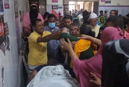 মুন্সিগঞ্জে সড়ক দুর্ঘটনায় প্রাণ গেলো বাবা-ছেলের 