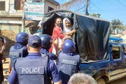 হবিগঞ্জে নাশকতা চেষ্টার অভিযোগে জেলা মহিলা দলের সভাপতিসহ আটক ৩