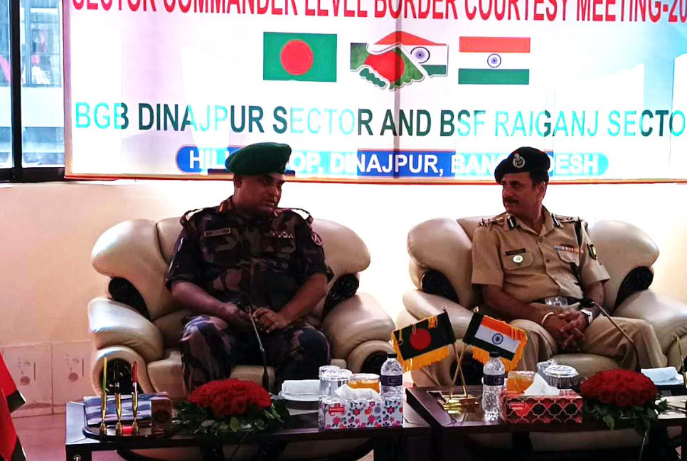 হিলি সীমান্তে বিজিবি-বিএসএফ সেক্টর কমান্ডার পর্যায়ে বৈঠক অনুষ্ঠিত
