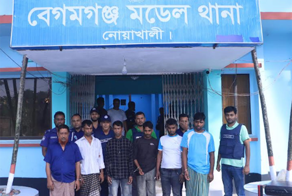 নোয়াখালীতে আগ্নেয়াস্ত্রসহ ৬ ডাকাত গ্রেফতার 