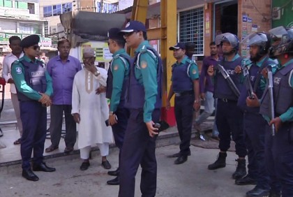 তফসিল ঘোষণা কেন্দ্র করে রংপুরে  
পুলিশের সতর্ক মহড়া 
