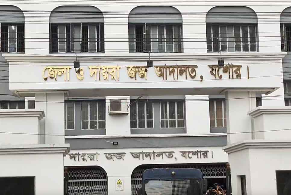 স্বর্ণ চোরাচালান মামলায় তিনজনের ফাঁসি, দুই ভারতীয় নাগরিকের যাবজ্জীবন