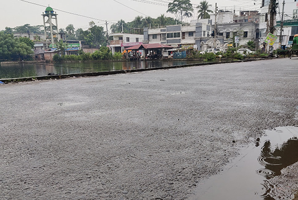 বরগুনায় সকাল থেকে মেঘলা আবহাওয়া, গুঁড়ি গুঁড়ি বৃষ্টি
