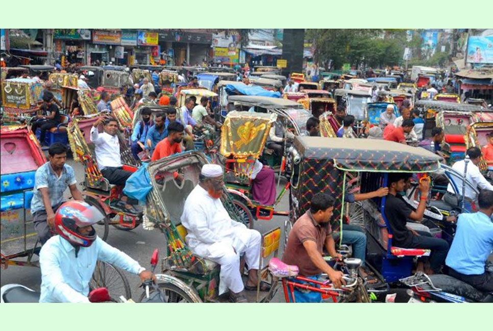 অবরোধে দূরপাল্লার বাস না ছাড়লেও বগুড়া শহরজুড়ে ছিল যানজট