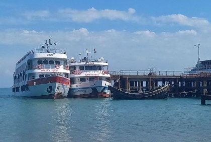 টেকনাফ-সেন্টমার্টিনে জাহাজ চলাচল বন্ধ, চার শতাধিক পর্যটক আটকা


