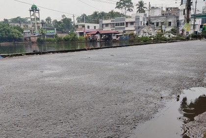 বরগুনায় সকাল থেকে মেঘলা আবহাওয়া, গুঁড়ি গুঁড়ি বৃষ্টি