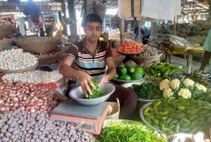 লালমনিরহাটে শীতের সবজি বাজারে, কমেছে দাম