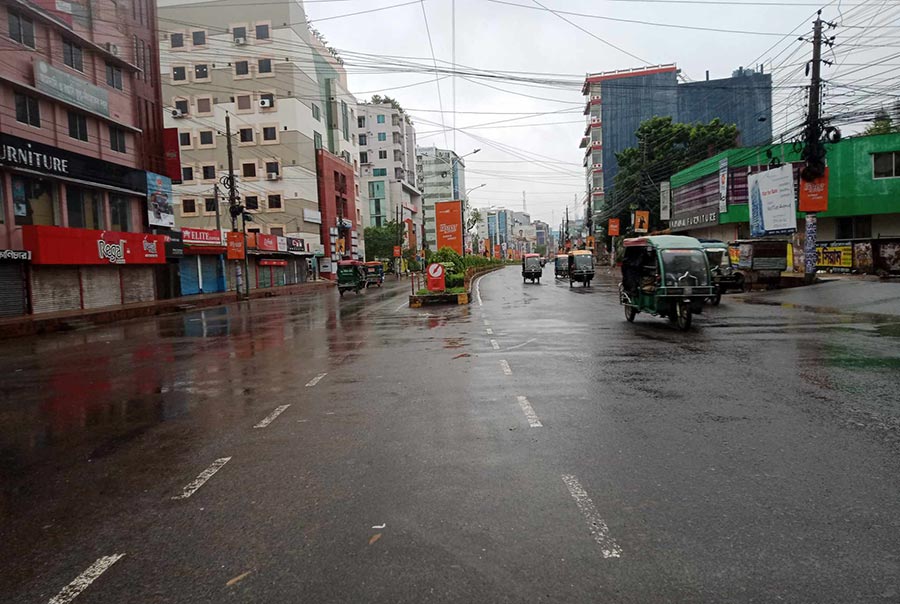 নিম্নচাপে বৈরী আবহাওয়া খুলনায় 