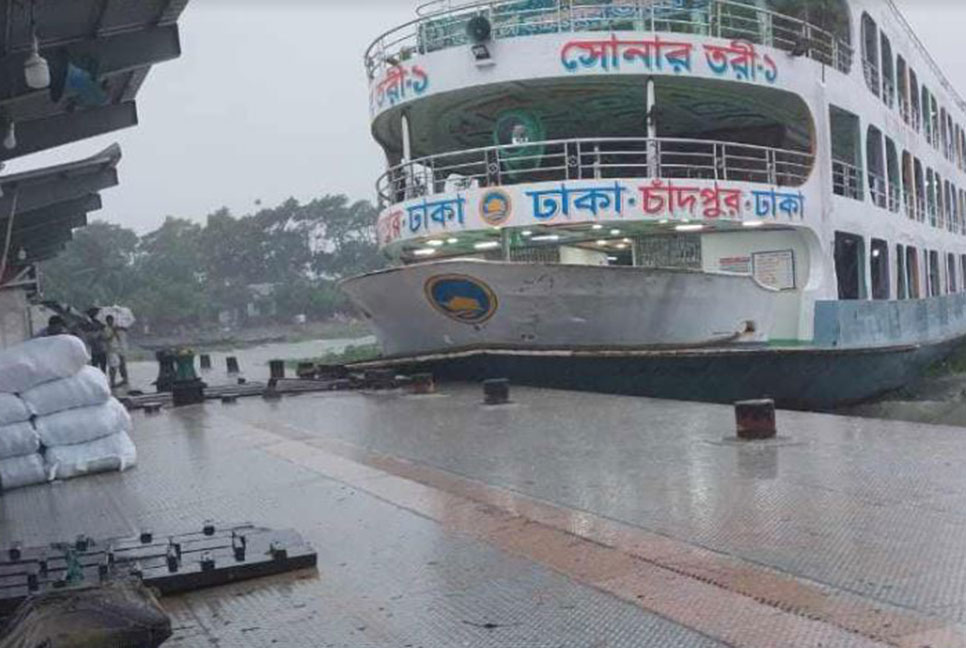 চাঁদপুরের সব রুটের নৌযান চলাচল বন্ধ
