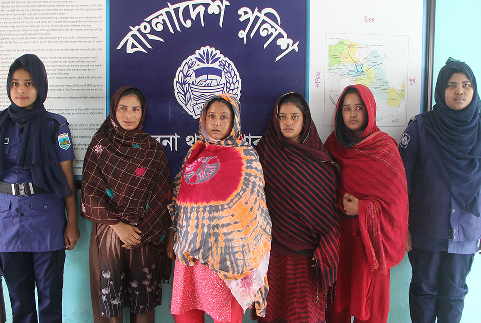 পাবনায় ছিনতাইকারী চক্রের ৪ সদস্য আটক 