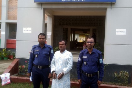নাশকতা মামলায়
ফুলবাড়ী পৌর কাউন্সিলর আটক