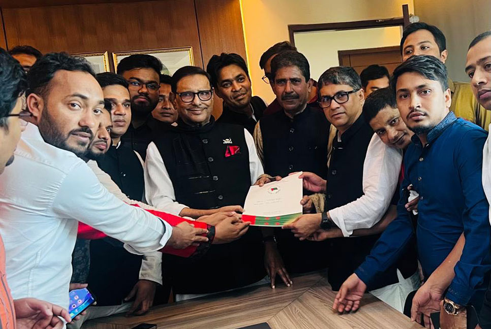 ওবায়দুল কাদেরের পক্ষে মনোনয়নপত্র নিলেন স্থানীয় নেতারা