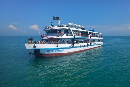 টেকনাফ-সেন্টমার্টিন নৌরুটে জাহাজ চলাচল শুরু