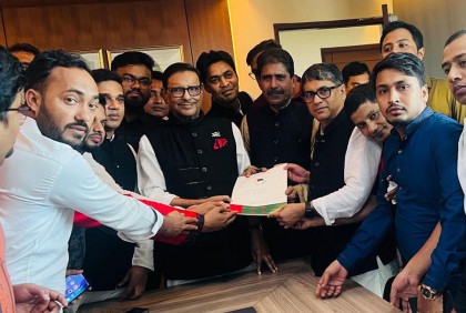 ওবায়দুল কাদেরের পক্ষে মনোনয়নপত্র নিলেন স্থানীয় নেতারা