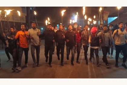 হরতাল সমর্থনে জয়পুরহাটে যুবদলের মশাল মিছিল

