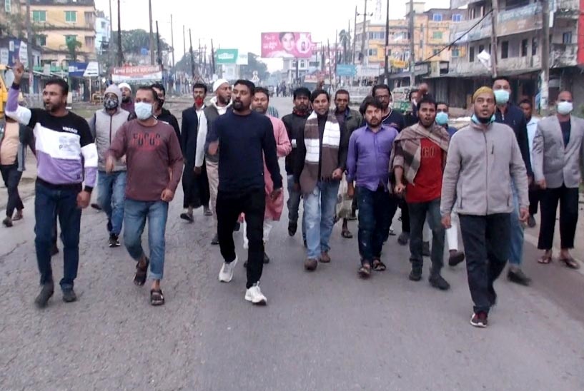 লক্ষ্মীপুরে হরতালের সমর্থনে ঝটিকা মিছিল, বাস ভাঙচুর 