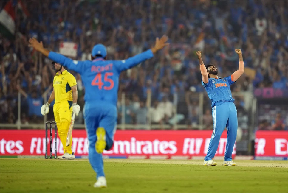 ভারতের বোলিং তোপে চাপে অস্ট্রেলিয়া