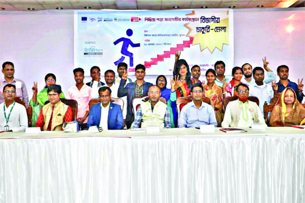 খুলনায় চাকরি পেলেন ৩৫ তরুণ-তরুণী