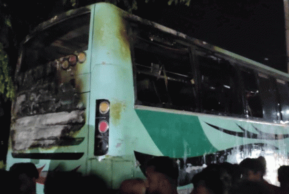 কুমিল্লায় দাঁড়িয়ে থাকা বাসে আগুন 