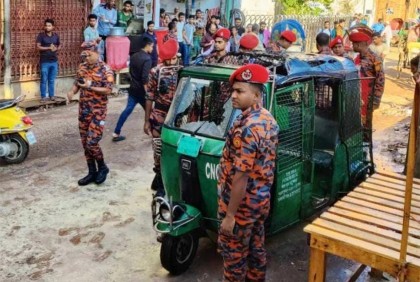 পুরান ঢাকায় সিএনজিতে ককটেল বিস্ফোরণ