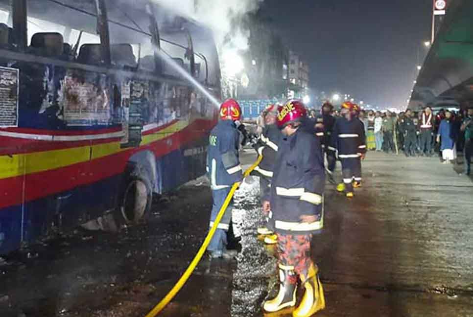 যাত্রাবাড়ীতে বাসে আগুন