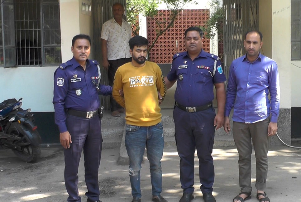 নরসিংদীতে স্ত্রীকে হত্যার ঘটনায় স্বামী গ্রেফতার

