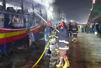 যাত্রাবাড়ীতে বাসে আগুন