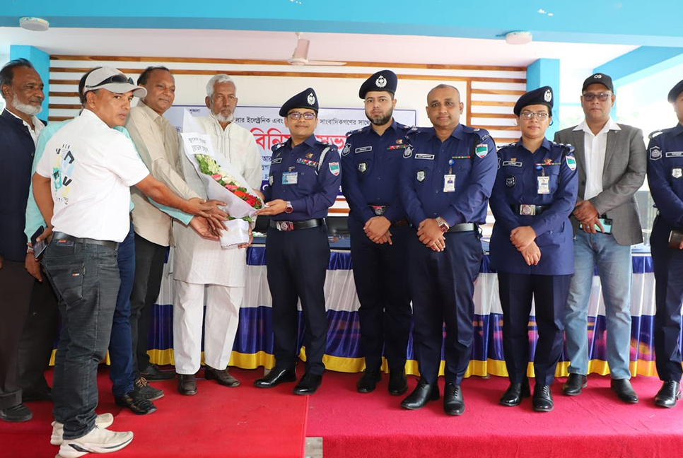 চুয়াডাঙ্গায় গণমাধ্যমকর্মীদের সাথে এসপির মতবিনিময়