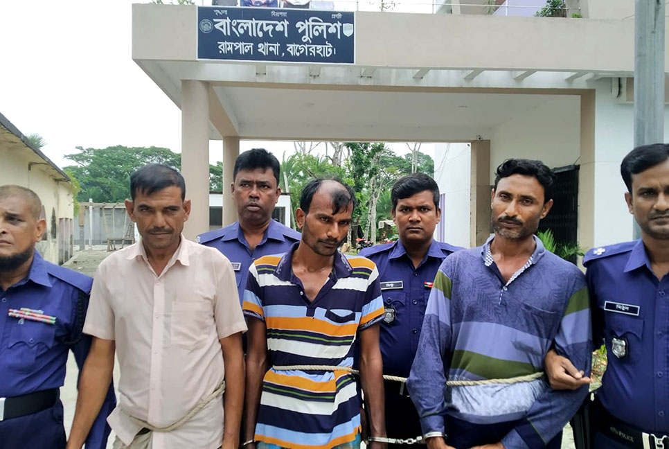 বাগেরহাটে ৪ গরুসহ ৩ চোর আটক 