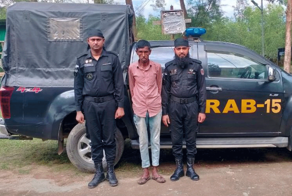 টেকনাফে ৫০ হাজার ইয়াবাসহ মাদক কারবারি আটক