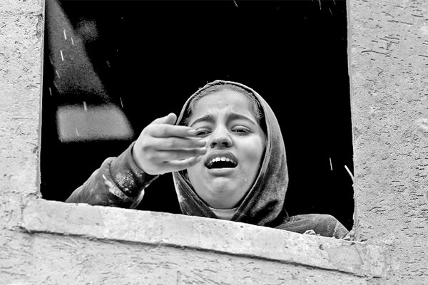 একজন ফিলিস্তিনি তরুণীর আর্তনাদ