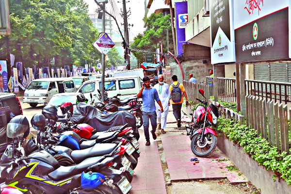 পার্কিং নৈরাজ্য রোধে ‘স্মার্ট পার্কিং’