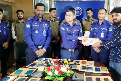 হারানো ৫৭টি মোবাইল উদ্ধার করল পুলিশের সাইবার সেল