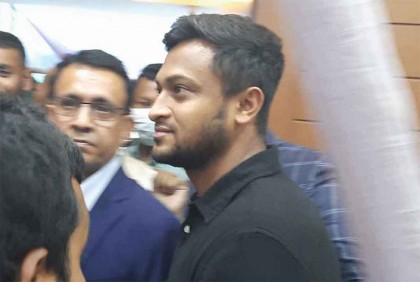 তিন আসনেই আওয়ামী লীগের মনোনয়ন ফরম জমা দিলেন সাকিব