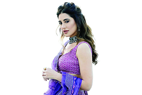 প্রেমের গুঞ্জনে নার্গিস